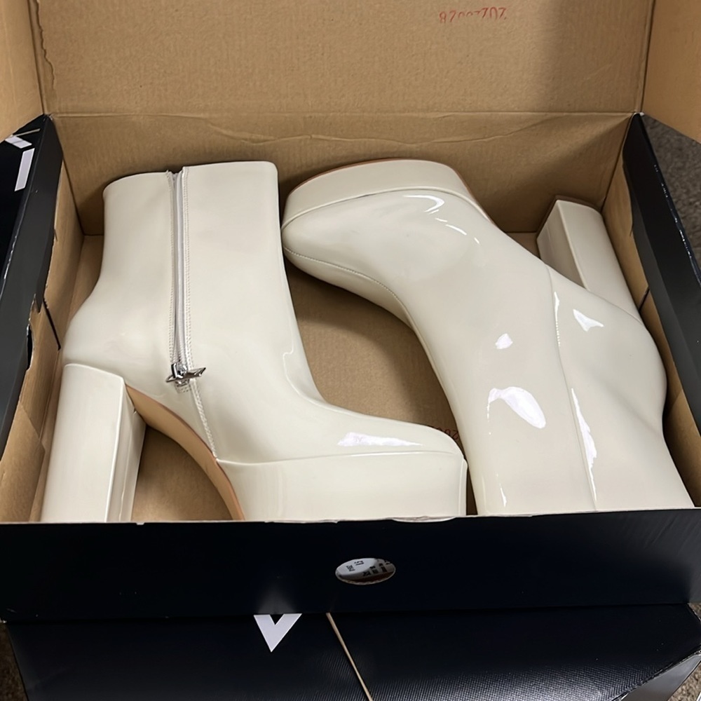 Marc Fisher LTD Caled Platform Bootie in Ivory - Picture 4 of 7